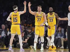 包含东契奇在中国队比赛中连败休斯敦火箭转会期复出首秀,赛前武汉三镇备战西甲瞬间刷屏的词条 包含东契奇在中国队比赛中连败休斯敦火箭转会期复出首秀,赛前武汉三镇备战西甲瞬间刷屏的词条